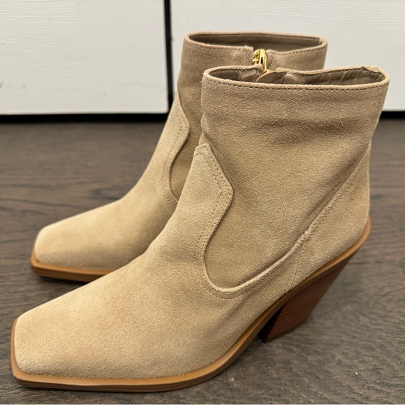 Vince Camuto Amtinda Booties - Picture 2 of 6